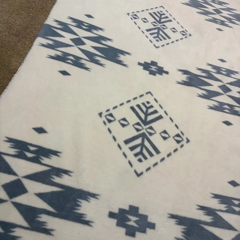 Pendleton White Blue Aztec Geometric Sherpa Fleece Throw Blanket 48x72 Southwest